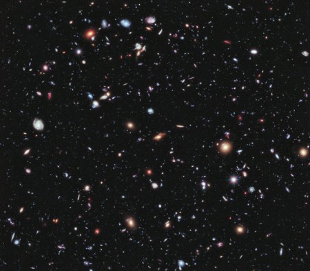 پرونده:5500 کهکشان در پنجره ای به ابعاد 2 دقیقه قوس.jpg