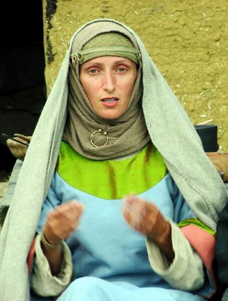 پرونده:Poland Hejab.jpg